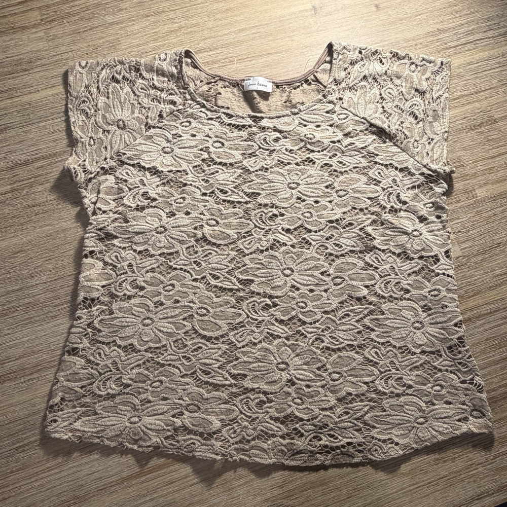 Free Kisses Short sleeve Floral Lace Top Size Large